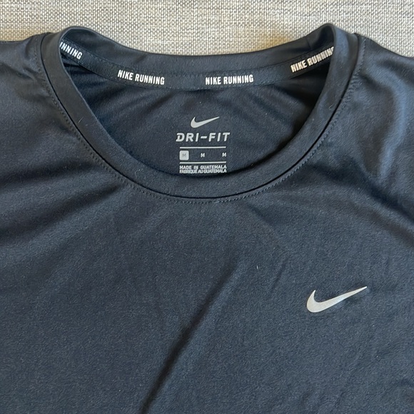 NIKE RUNNING DRI—FIT SHIRT! [medium] - Picture 2 of 3